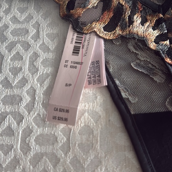 NWT Victoria’s secret thong - Picture 5 of 5